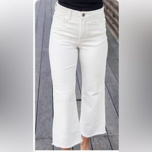 NWT - Rue21  White Cropped Straight Leg Jeans